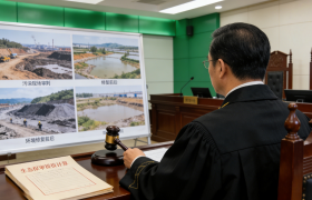 环境公益诉讼案：判令企业"修复生态+赔偿&quot
